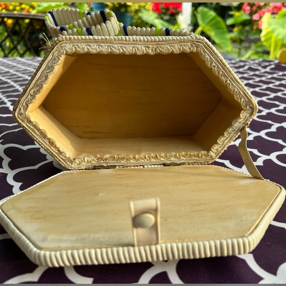 Women’s white vintage antique hand bag beads and wood - Picture 5 of 5